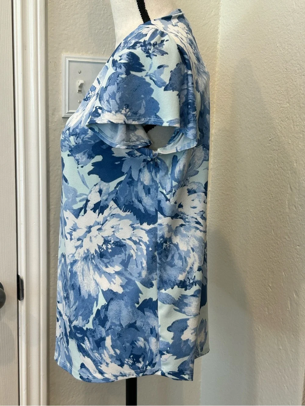 Jones New York Floral V-Neck Blouse Size Medium Blue White Polyester